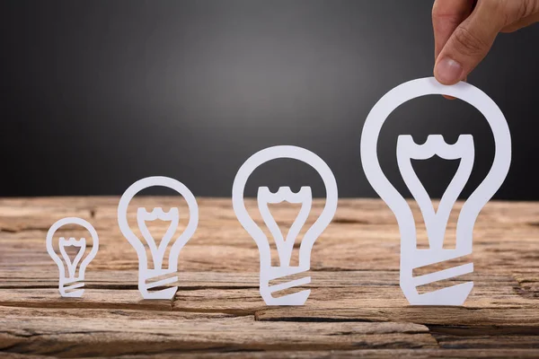 Light Bulbs Arranged On Table — Stock Photo, Image