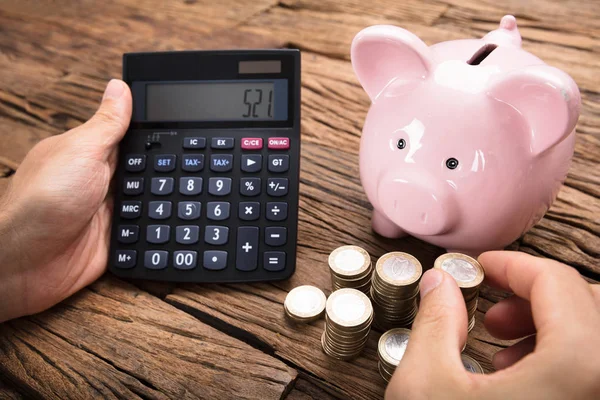 Businessman Using Calculator — Stock Photo, Image