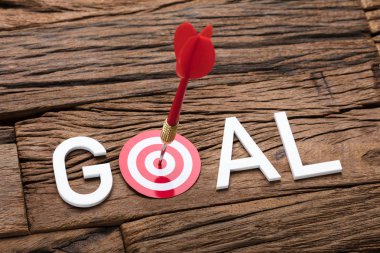 Dart tahtası olarak kırmızı ok 