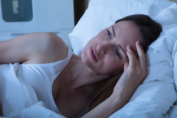Vrouw lijdt aan slapeloosheid — Stockfoto