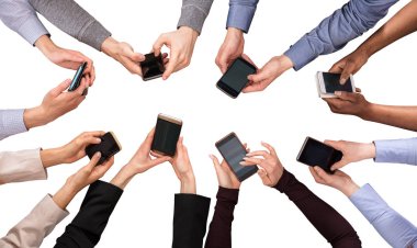 Cep telefonu kullanarak eller