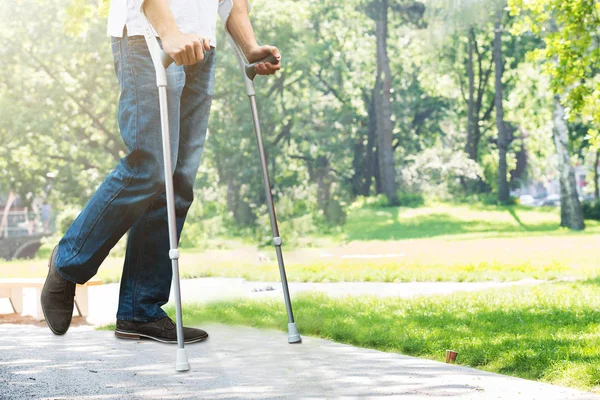 Man Walking With Crutches — Stock Photo, Image