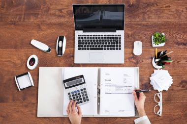 Ofiste işadamının çözümlenirken Bill