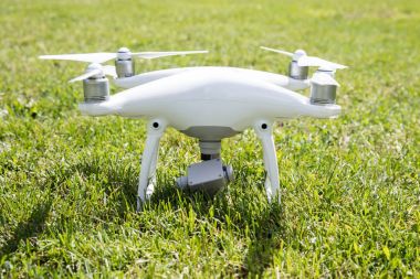 Çimenli sahada robot