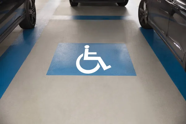 Handicap segno per il parcheggio — Foto Stock
