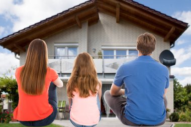 Onların evinde arayan aile