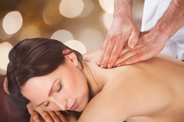 Vrouw krijgen terug massage — Stockfoto