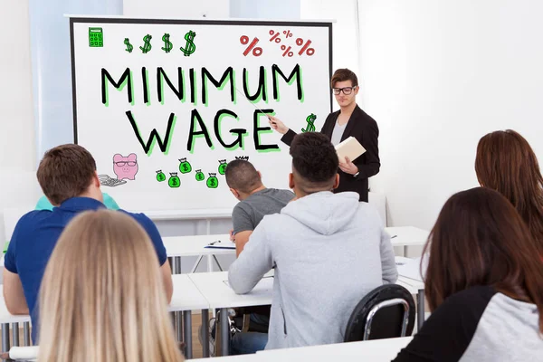 Leraar Geeft Minimumloon Lezing Voor Studenten — Stockfoto