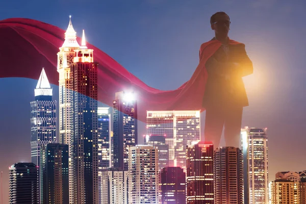 Geschäftsmann Superheld mit rotem Umhang — Stockfoto