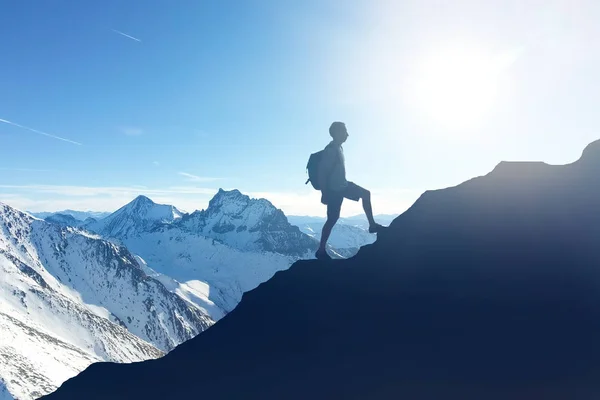 산에 등산 하는 등산객 — 스톡 사진