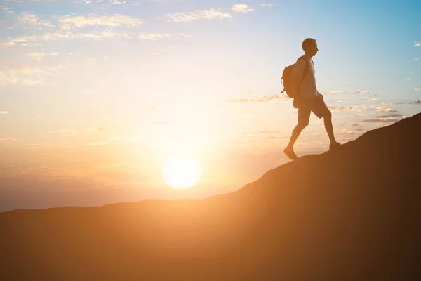 Man Hiking On Mountain — Stok Foto