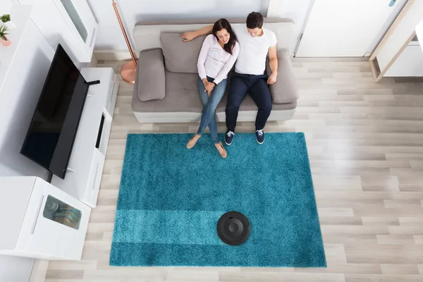 Couple Watching Cleaner Robot — Stock Photo, Image