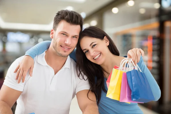 Couple With Shopping Bags — Stock Photo, Image