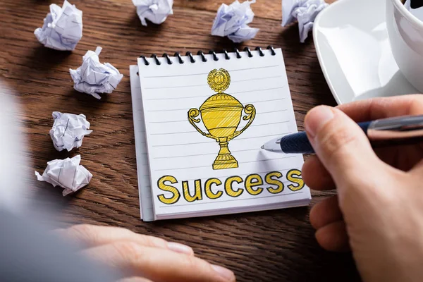 Person Drawing Trophy — Stock Photo, Image