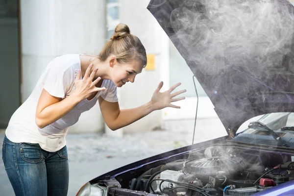 Woman Looking Under Hood — Stock Photo, Image