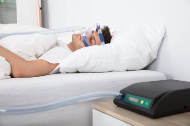 Uyku apnesi ve Cpap ile adam