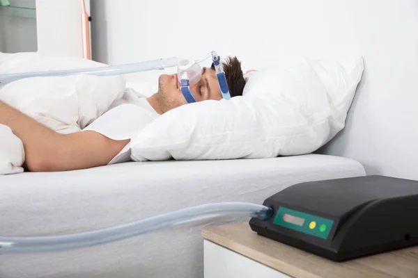 Man With Sleeping Apnea And CPAP — Stock Photo, Image