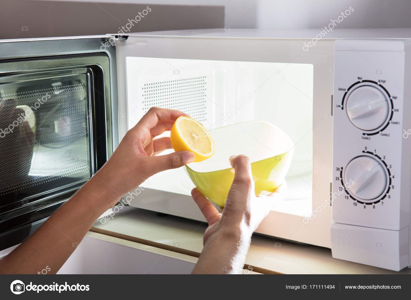 Как помыть микроволновку внутри быстро лимонной кислотой. Как помыть микроволновку внутри быстро лимонной кислотой. Чистка микроволновки. Что внутри микроволновку. Отмыть микроволновку внутри от жира быстро.