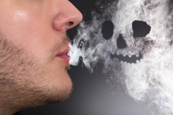 Man Smoking Skull Shape — Stock Photo, Image