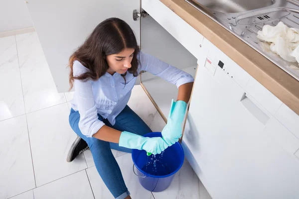 Woman Squeezing Water — Stock Photo, Image