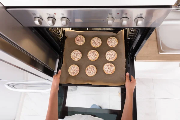 Human Hands Baking Cookies — Stock Photo, Image