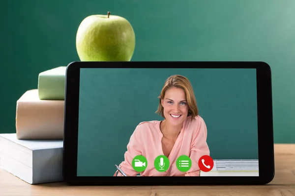Teacher Video Conferencing In Classroom — Stock Photo, Image