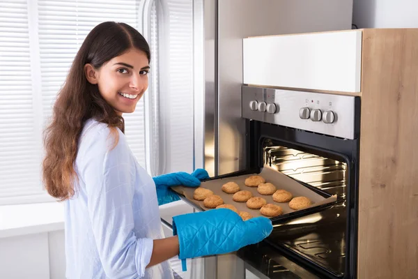 Woman Taking Out Tray — Stock Photo, Image