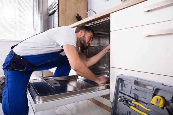 Technician Repairing Dishwasher — Stock Photo, Image