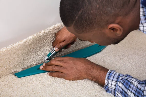 Craftsman Fitting Carpet — Stock Photo, Image