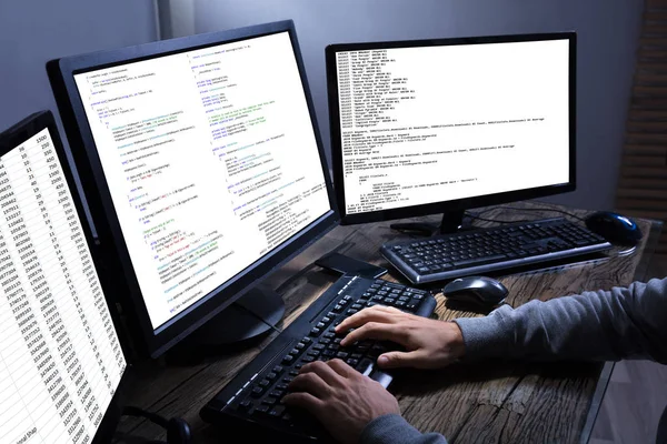 Hacker robar información — Foto de Stock