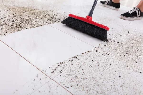 Broom Cleaning Dirt Floor — Stock Photo, Image