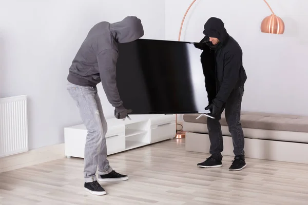 Rövare stjäla TV — Stockfoto