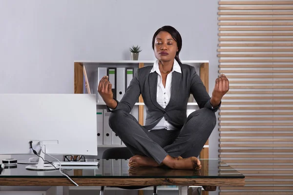 Woman Meditating In Office — Stock Photo, Image