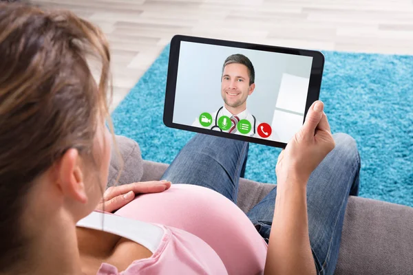 Woman Conferencing With Doctor — Stock Photo, Image