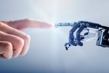 Mavi arka plan robot parmağı dokunmadan işadamının'ın parmak Close-Up