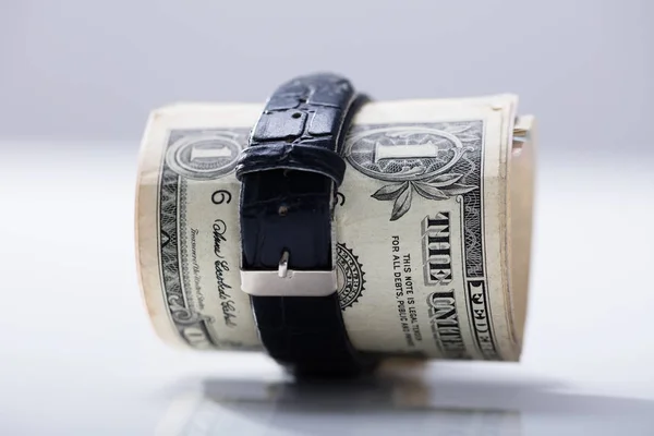 Rolou Acima Nota Dólar Amarrada Com Correia Contra Fundo Branco — Fotografia de Stock