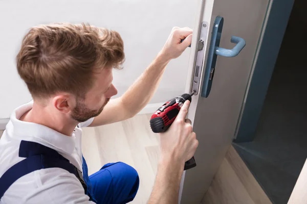 Young Carpenter Install Door Lock Wireless Screwdriver — Stock Photo, Image