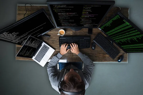 High Angle View Hacker Hacking Multiple Computers Desk — Stock Photo, Image