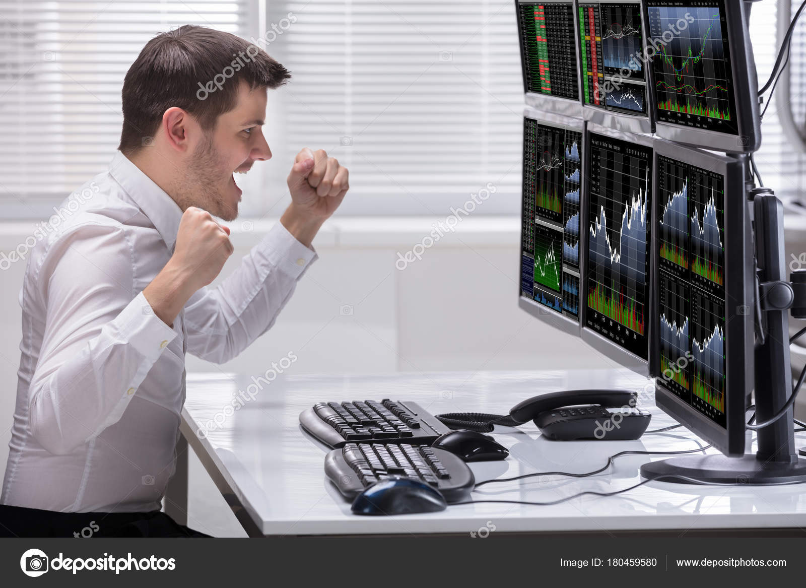 Фондовый рынок трейдер. Служащий биржи работающие с брокерами. Служащий биржи работающие с брокерами. Фондовый рынок. Брокеры на бирже.