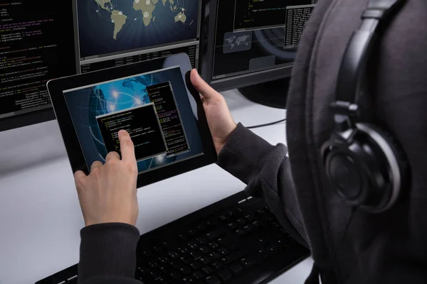 Close Hacker Hand Using Digital Tablet Stealing Data — Stock Photo, Image