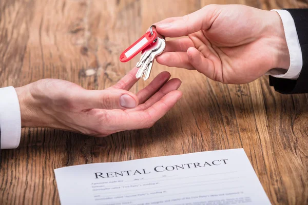 Close Real Estate Agent Giving House Key Owner Contract Form — Stock Photo, Image