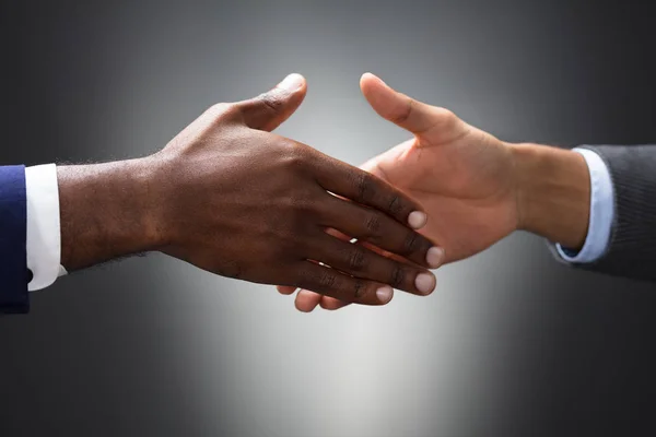 Close Two People Shaking Hands Gray Background — Stock Photo, Image