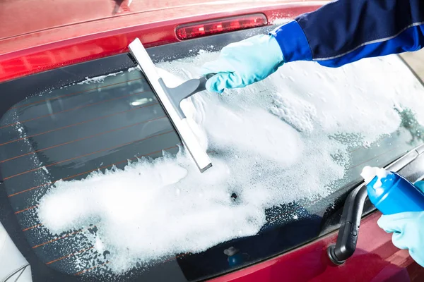 Close Person Hand Washing Rear Windshield Car Using Squeegee — Stock Photo, Image