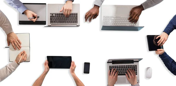 Vista Ângulo Alto Mão Dos Empresários Que Trabalham Dispositivos Eletrônicos — Fotografia de Stock
