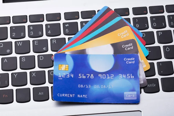 Close Credit Cards Computer Keyboard — Φωτογραφία Αρχείου