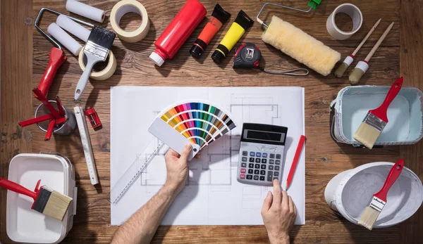 Vista Elevada Del Uso Muestra Calculadora Guía Color Del Arquitecto — Foto de Stock
