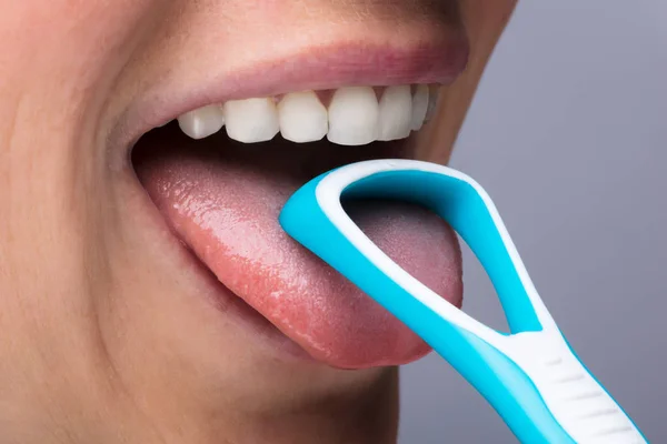 Close Young Woman Cleaning Tongue Cleaner — Stock Photo, Image