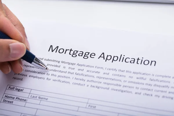 Close Person Hand Filling Mortgage Application Form — Stock Photo, Image