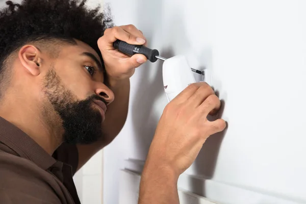 Side View Male Technician Installing Security System Motion Sensor Screwdriver — Stock Photo, Image
