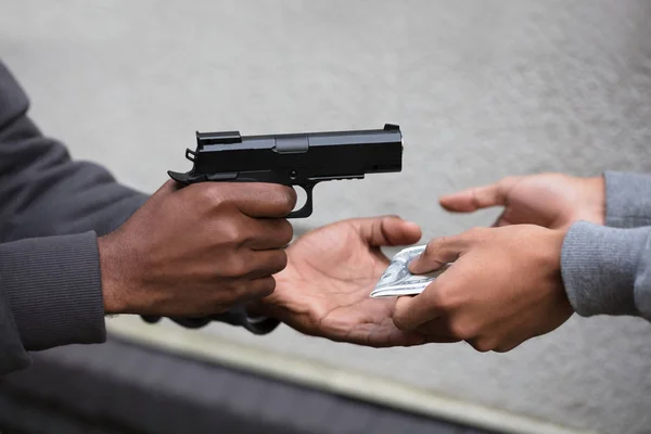 Close Hand Holding Pistol Handgun Pointing Victim Holding Banknote — Stock Photo, Image